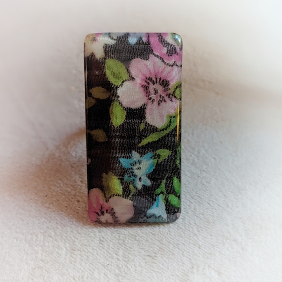 Floral Geometric Statement Ring Size 7.5-8 - Picture 3 of 4